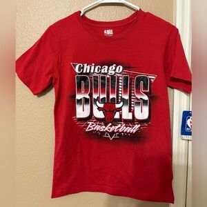 Kids Red Chicago Bulls Short Sleeve Tee. Size L. NWT